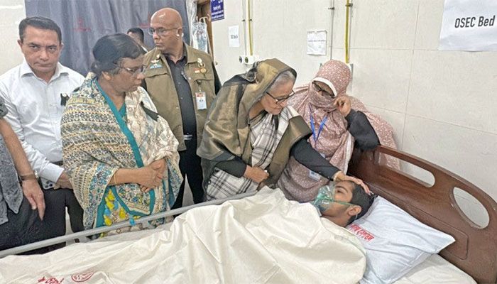 আহতদের দেখতে সোহরাওয়ার্দী হাসপাতালে প্রধানমন্ত্রী