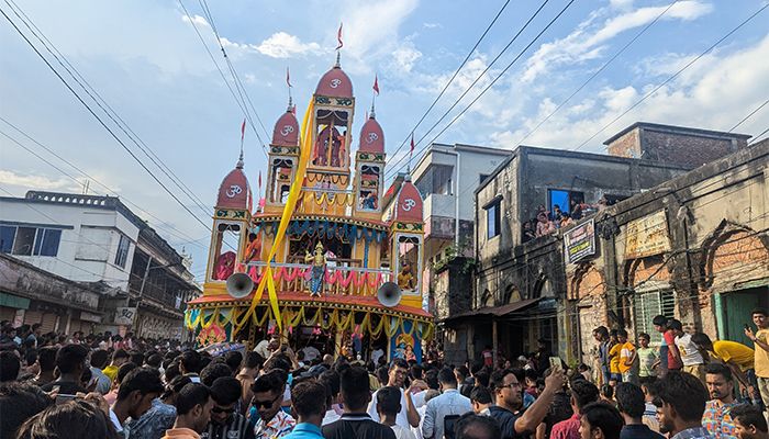 রথটানে উপচে পড়া ভিড়, জগন্নাথের জয়ধ্বনি