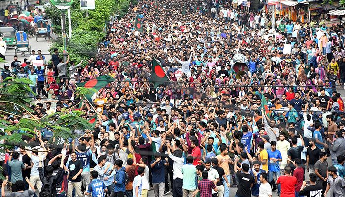 নতুন কর্মসূচির ঘোষণা দিয়ে শাহবাগ ছাড়লেন কোটা বিরোধীরা