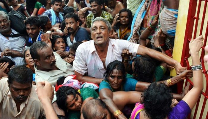 ভারতে ধর্মীয় অনুষ্ঠানে পদদলিত হয়ে শতাধিক নিহত