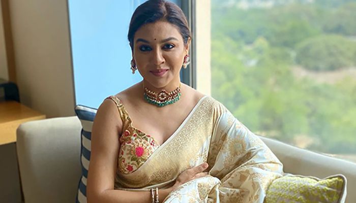 জন্মদিনে ভক্তদের নতুন যে চমক দিলেন জয়া