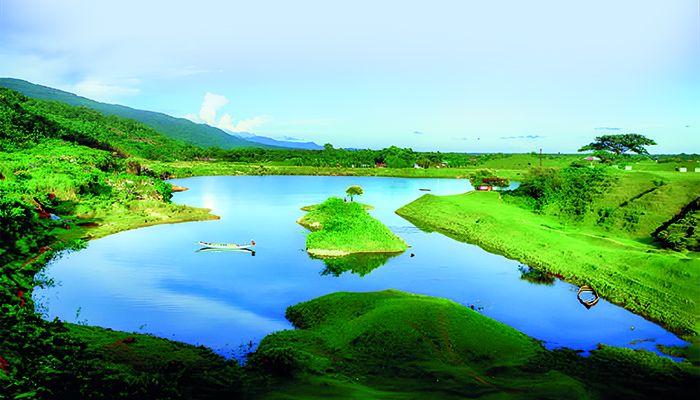নীল পানির মায়াবী ‘নীলাদ্রি লেক’ 