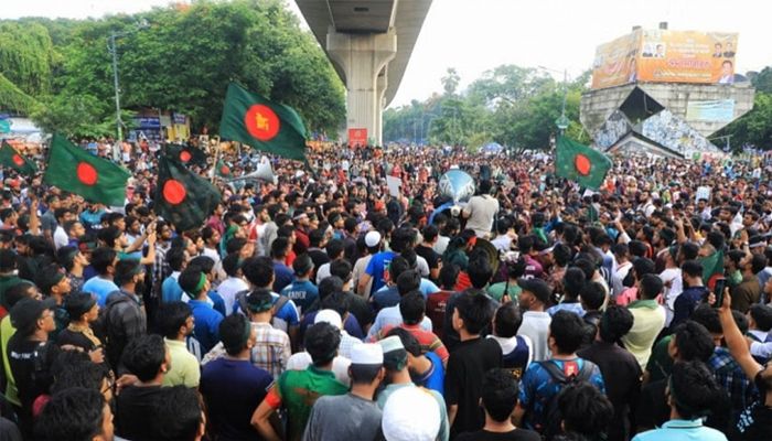 আজ উপাসনালয়ে প্রার্থনা ও ছাত্র-জনতার গণমিছিল