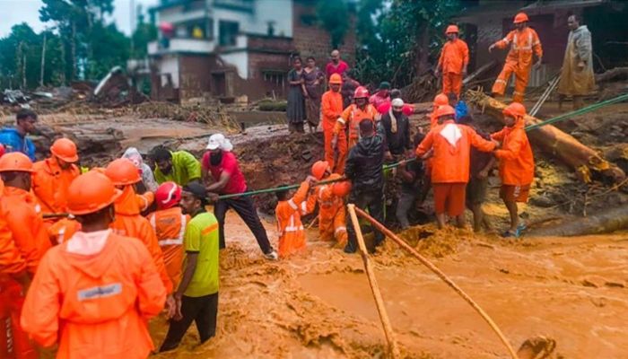 কেরালায় ভূমিধসে নিহতের সংখ্যা বেড়ে ২৯০ 