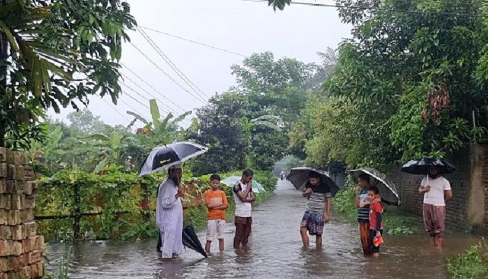নোয়াখালীতে ঢুকছে মহুরী নদীর পানি, বন্যা পরিস্থিতির অবনতি 