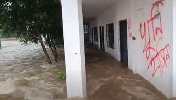 আখাউড়ায় বন্যা পরিস্থিতি অবনতি, বাড়ছে পানি