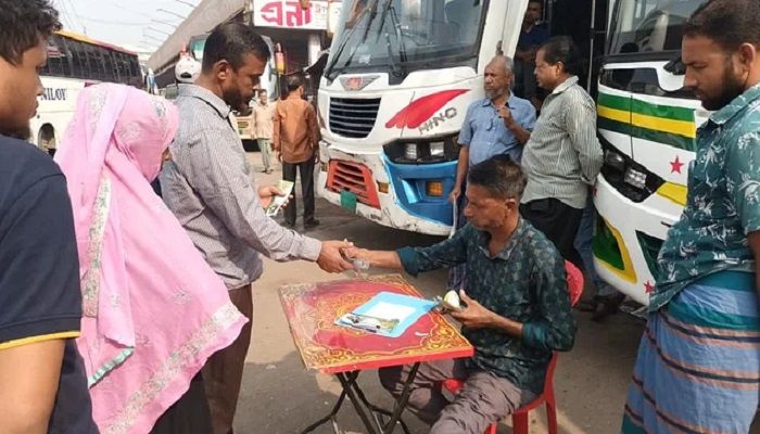 রাজধানী থেকে ছাড়তে শুরু করেছে দূরপাল্লার বাস
