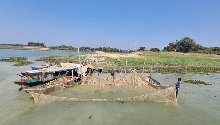 রাতে শুরু হচ্ছে কাপ্তাই হ্রদে মাছ শিকার