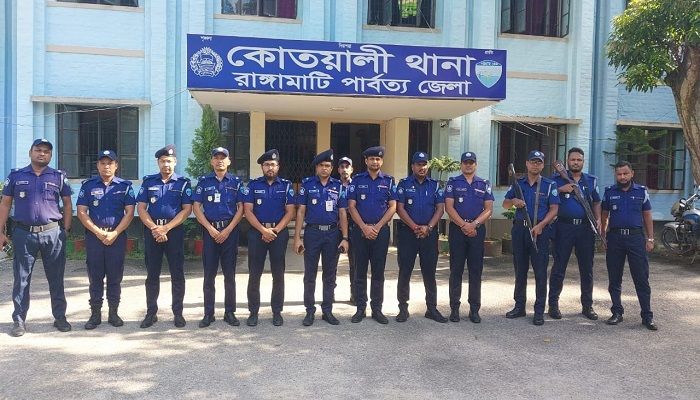 রাঙ্গামাটিতে কর্মস্থলে ফিরেছে পুলিশ সদস্যরা
