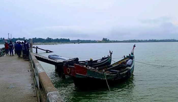 মহেশখালীগামী বোট থেকে পড়ে নিখোঁজ ২