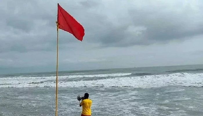 ১২ জেলায় ঝোড়োবৃষ্টির আভাস, সমুদ্রবন্দরে ৩ নম্বর সংকেত