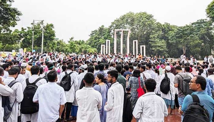 ৩ দফা দাবিতে এবার আন্দোলনে চিকিৎসকরা