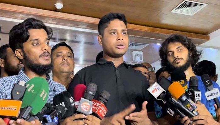 অন্তর্বর্তী সরকারের যে ব্যর্থতা নিয়ে সমন্বয়ক হাসনাতের ক্ষোভ