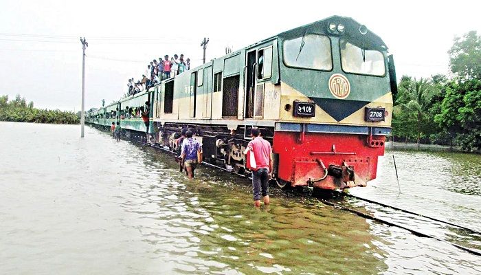 সারাদেশের সাথে চট্টগ্রামের ট্রেন চলাচল বন্ধ ঘোষণা
