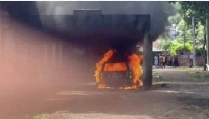 বকশিগঞ্জে আ.লীগ কার্যালয় ও ইউপি চেয়ারম্যানের গাড়িতে আগুন