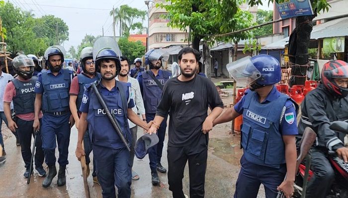 কালীগঞ্জে আটক ৫ শিক্ষার্থীকে ছেড়ে দিল পুলিশ