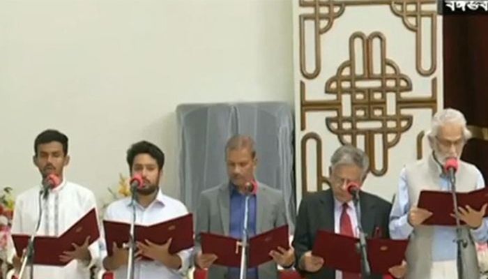 শপথ নিলেন অন্তর্বর্তীকালীন সরকারের ১৩ উপদেষ্টা