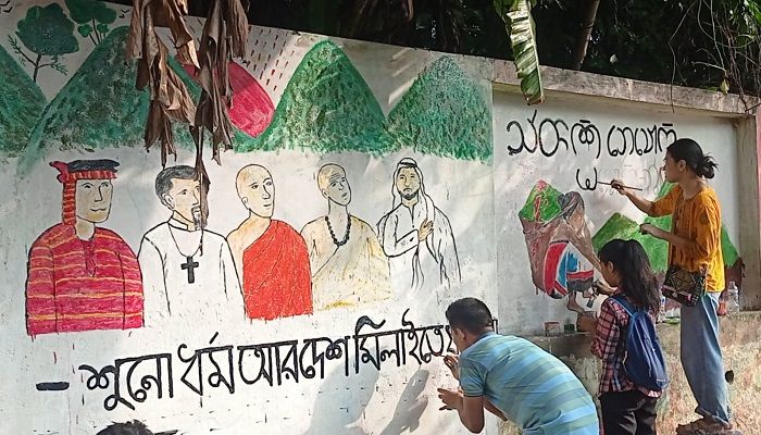 রাঙ্গামাটিতে গ্রাফিতি এঁকে শহর রাঙিয়েছে শিক্ষার্থীরা