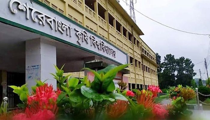 পদত্যাগ করলেন শেকৃবির উপাচার্য,  উপ-উপাচার্য ও প্রক্টর