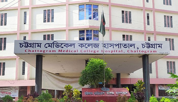 ‘মুরুব্বি মুরুব্বি উঁহু উঁহু’ বলাতেই মেয়েটিকে ঝলসে দেয়া হল গরম পানিতে!