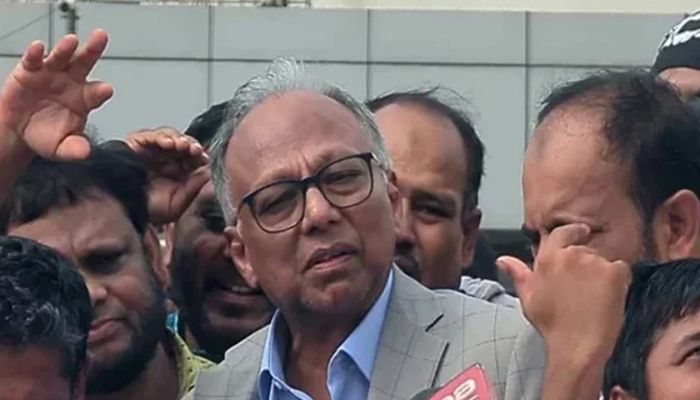 আত্মসমর্পণের পর কারাগারে মাহমুদুর রহমান