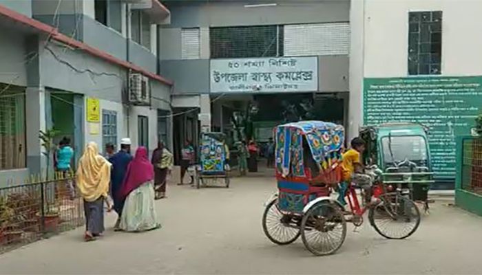 কালীগঞ্জে স্কুলের ইজিবাইক উল্টে ১২ শিক্ষার্থী আহত