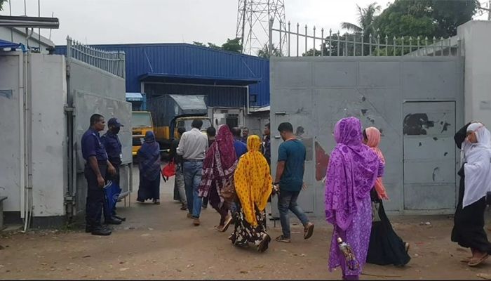 সাভার-আশুলিয়ায় বেশিরভাগ কারখানা চালু, বন্ধ ১৯টি