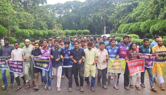 এক মাসেও উপাচার্য নিয়োগ না হওয়ায় ইবিতে বিক্ষোভ