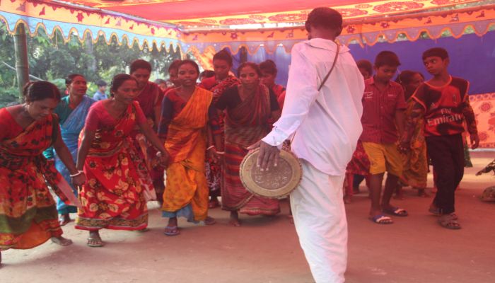 হারিয়ে যাচ্ছে ওঁরাও আদিবাসীর কারাম উৎসব