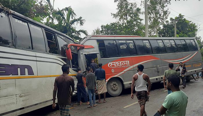 শেরপুরে দুই বাসের মুখোমুখি সংঘর্ষে আহত ১৮ 