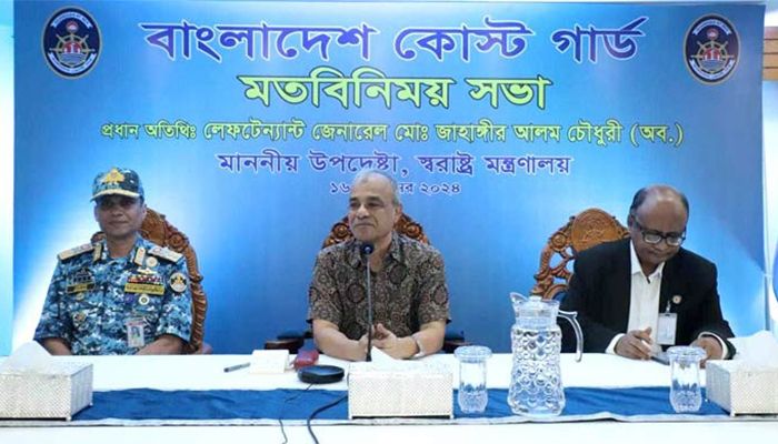 চোরাচালানের ঝুঁকিতে ইলিশ ও সার: স্বরাষ্ট্র উপদেষ্টা