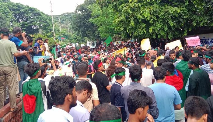 চলছে বৈষম্যবিরোধী ছাত্র আন্দোলনের ‘শহীদি মার্চ’