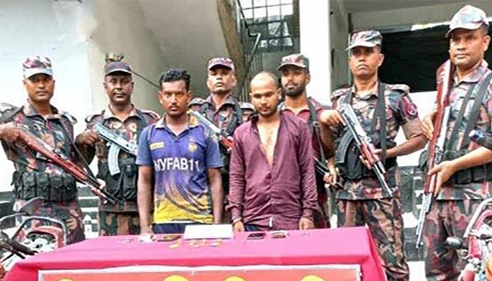 কুষ্টিয়া সীমান্তে সোনার বারসহ আটক ২