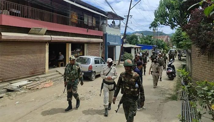 মণিপুর সহিংসতা: ৩ জেলায় কারফিউ, ইন্টারনেট বন্ধ