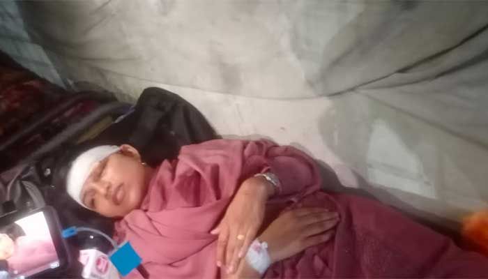 প্রণোদনা না পেয়ে নারী কৃষি কর্মকর্তার মাথায় রড দিয়ে আঘাত