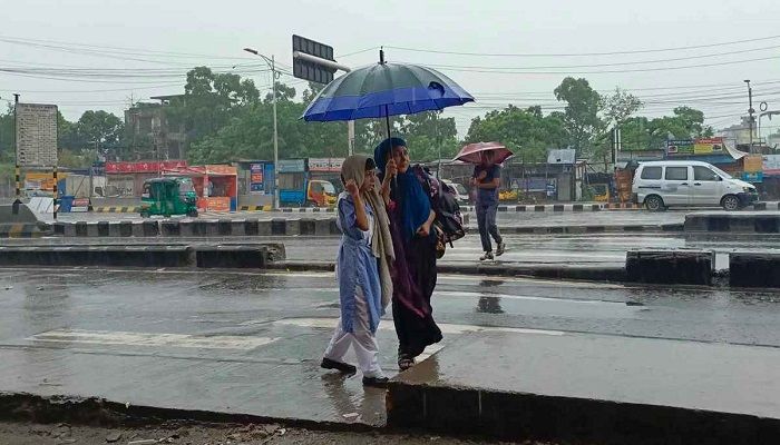 ভোর থেকে মুষলধারে বৃষ্টি, ভোগান্তিতে রাজধানীবাসী
