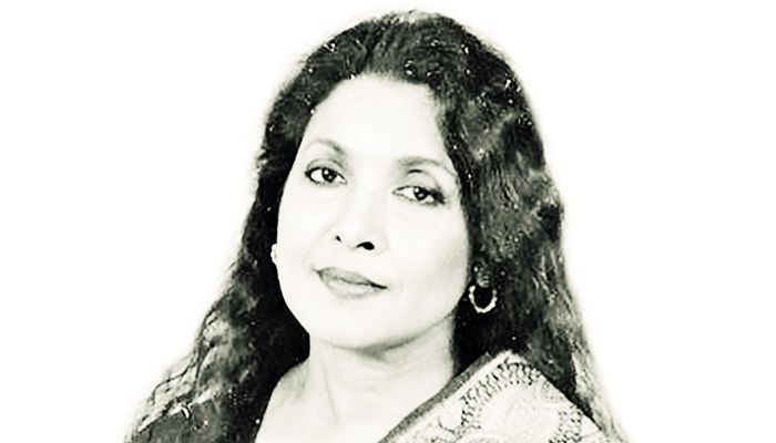 আমাদের বৈঠকখানায় দেখেছি তারে