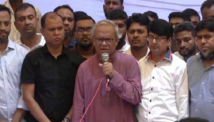 সাহস থাকলে শেখ হাসিনা পালিয়ে যেতেন না: রিজভী