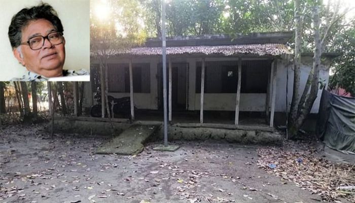বিএনপি নেতার দখলে সুনীল গঙ্গোপাধ্যায়ের পৈতৃক ভিটা