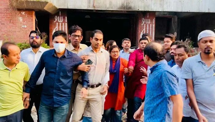রাজধানীতে ছাত্রলীগের সাবেক নেতাদের বিক্ষোভ