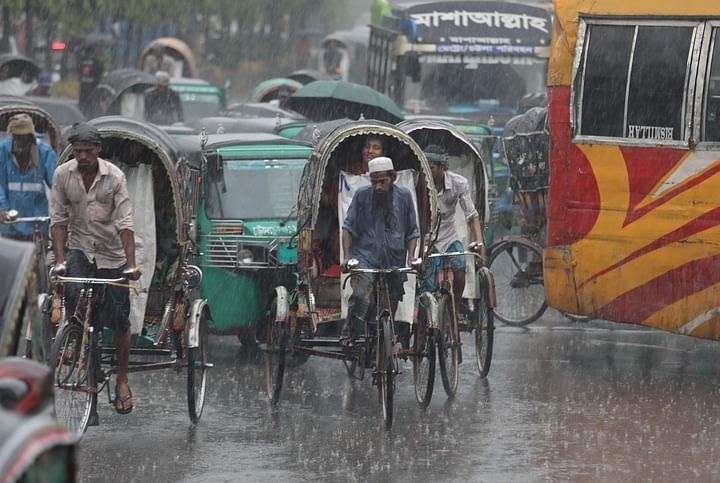 টানা বৃষ্টিতে নাকাল নগরবাসী