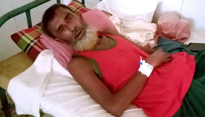 চোরাকারবারীদের হামলায় ইউপি মেম্বার আহত
