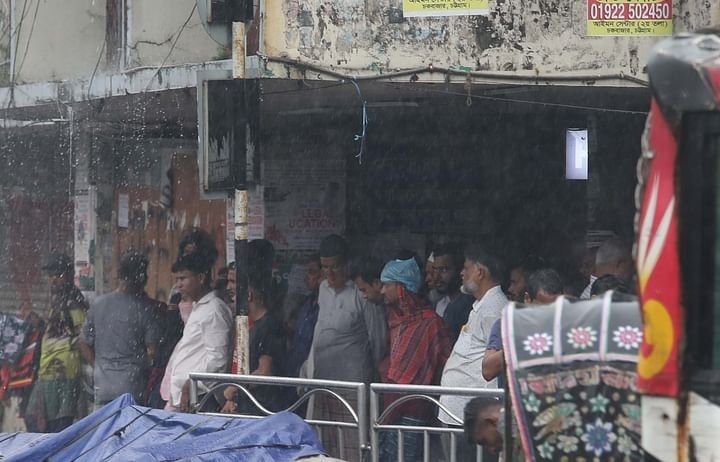 টানা বৃষ্টিতে নাকাল নগরবাসী