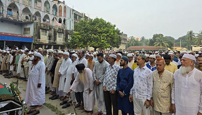 চির নিদ্রায় শায়িত প্রবীণ রাজনীতিক ফজলুর রহমান খান 
