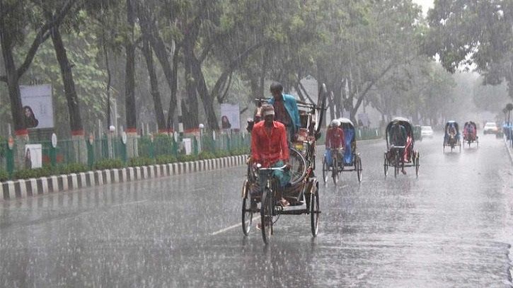 টানা বৃষ্টিতে নাকাল নগরবাসী