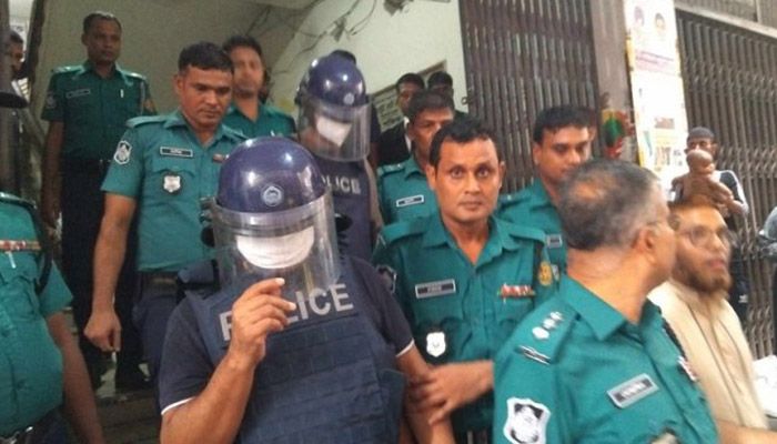 খালেদা জিয়াকে হত্যাচেষ্টা মামলায় অতিরিক্ত এসপি রফিকুল রিমান্ডে