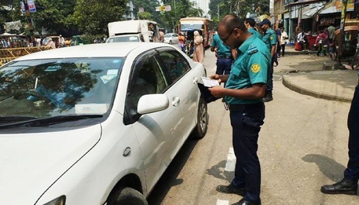 ট্রাফিক আইনে একদিনে প্রায় ৩৮ লাখ টাকা জরিমানা    