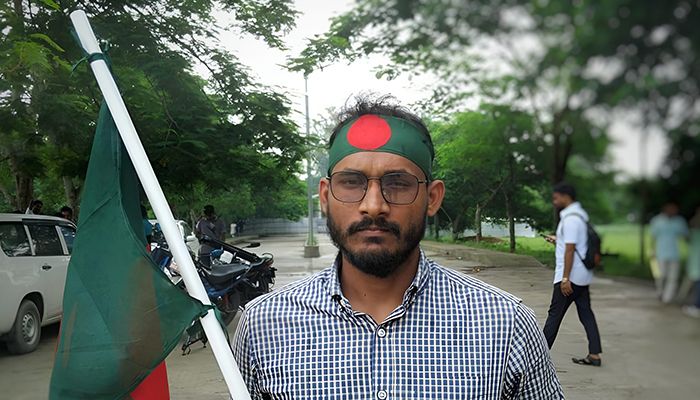 প্রথম শ্রেণি পেয়ে অনার্স পাস করেছেন শহীদ আবু সাঈদ 