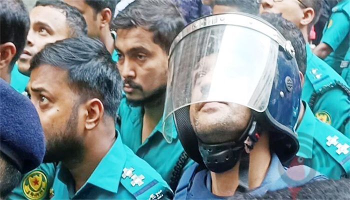 ব্যারিস্টার সুমন ৫ দিনের রিমান্ডে