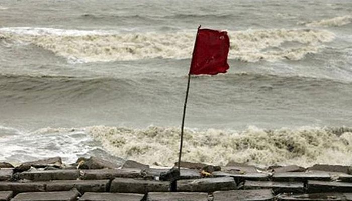 লঘুচাপ নিম্নচাপে পরিণত, বন্দরে ১ নম্বর সতর্ক সংকেত